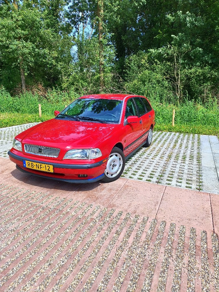 Volvo V40 1e Eig. Airco APK, Auto's, 4 cilinders, 500 kg, Rood, Stoelverwarming