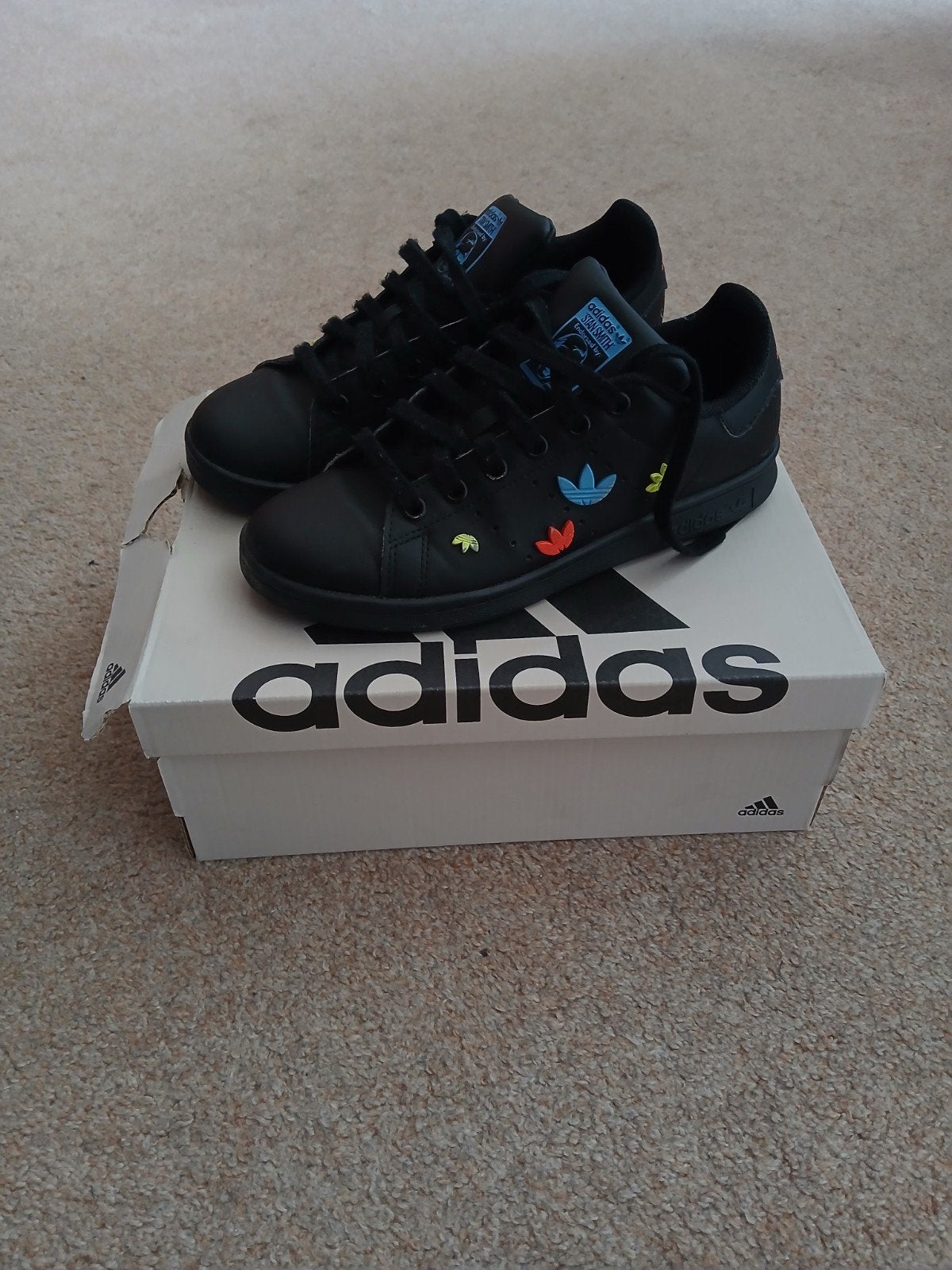 Adidas Stan Smith sneakers zwart met gekleurde logo's, Ophalen of Verzenden, Zo goed als nieuw, Zwart