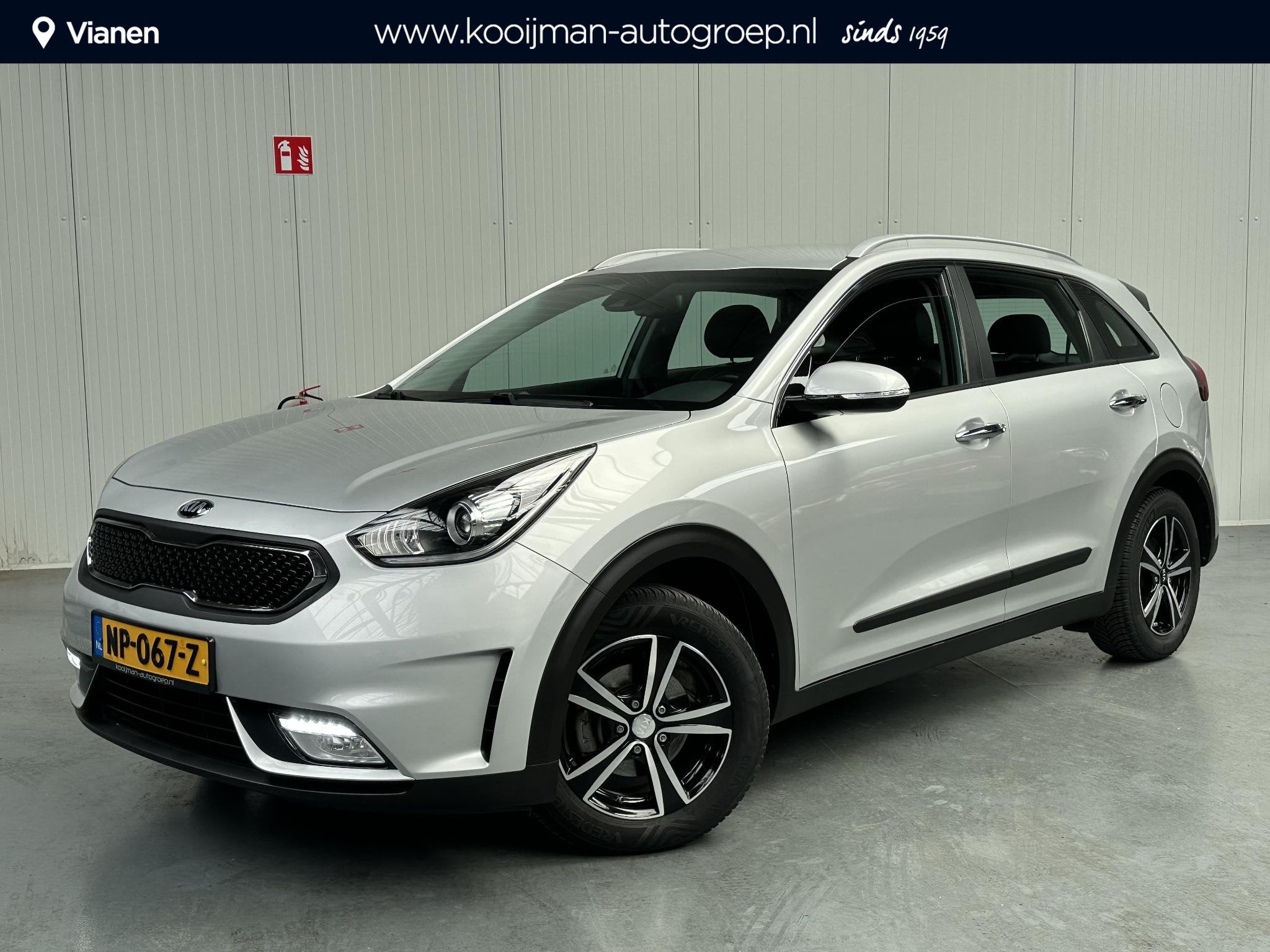 Kia Niro 1.6 GDi Hybrid First Edition, Auto's, Gebruikt, Euro 6, 2 kWh, Leder en Stof