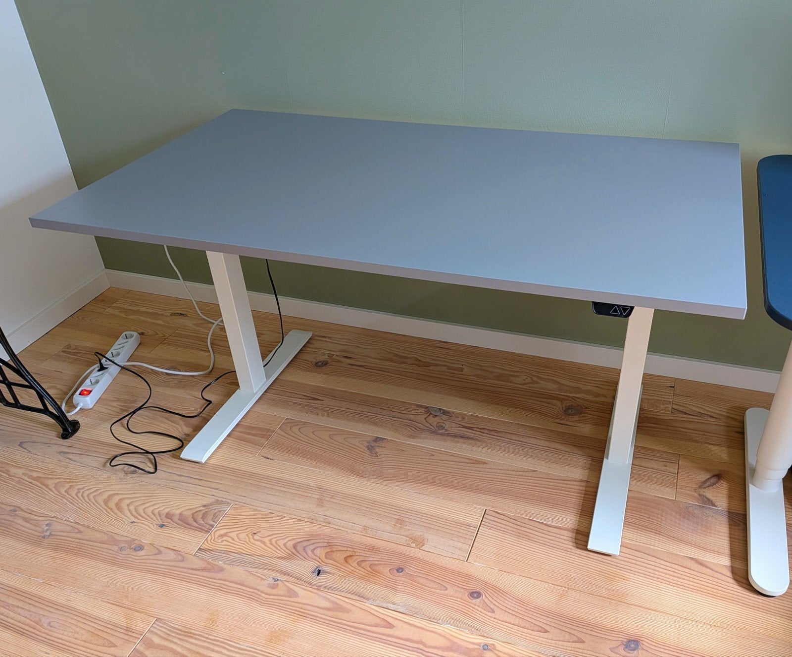 Ikea RODULF zit/sta bureau, 140*80cm, elektrisch, grijs-wit, Ophalen, Zit-sta bureau, Gebruikt, IKEA