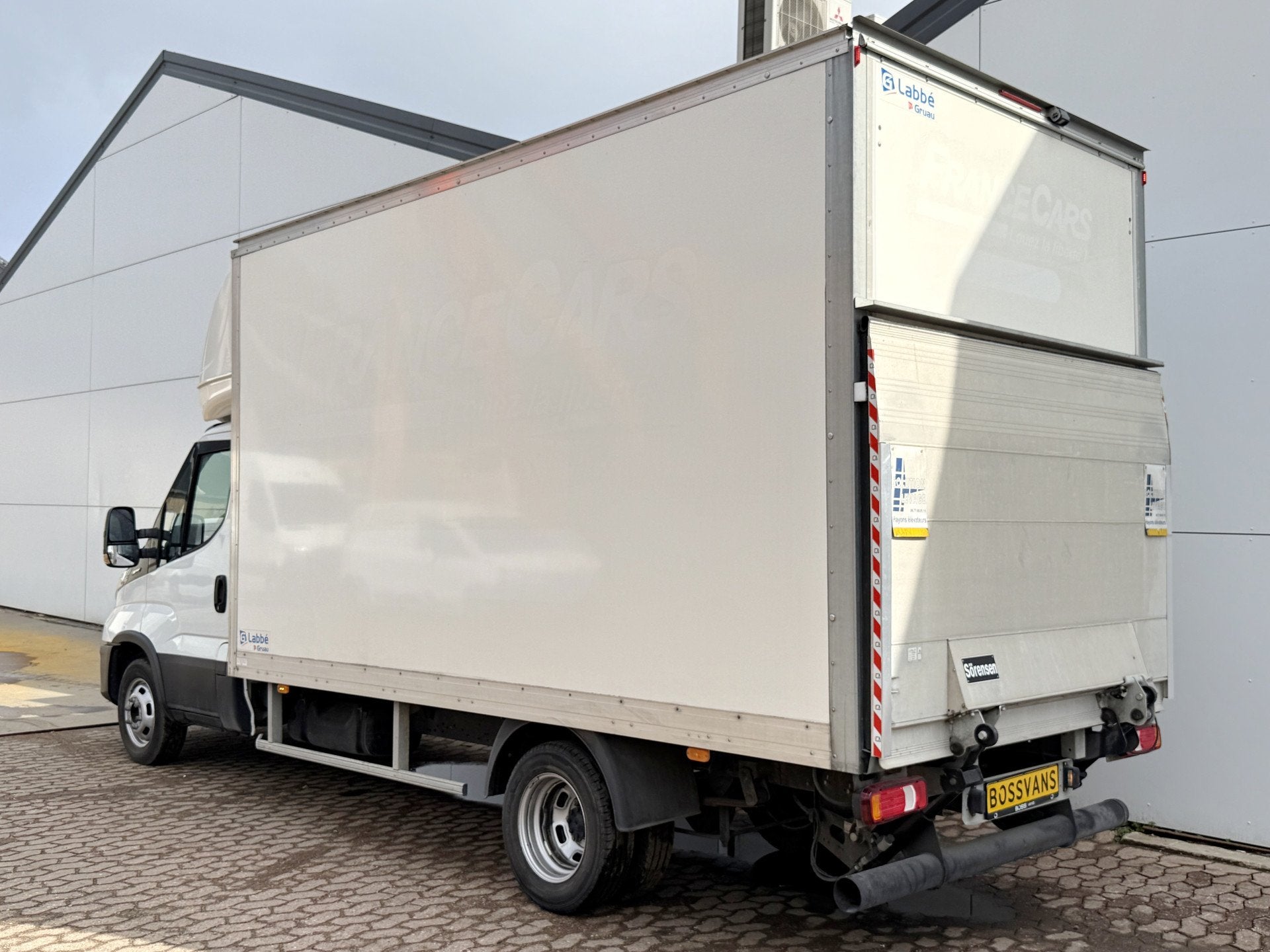 Iveco Daily 35C16 3.0 160PK Bakwagen Laadklep Zijdeur Camera, Auto's, Gebruikt, Zwart, 4 cilinders, Iveco