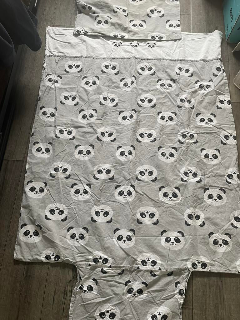 Panda dekbedovertrek voor kinderbed, Kinderen en Baby's, Kinderkamer | Beddengoed, Gebruikt, Dekbedovertrek, Grijs, Jongetje of Meisje