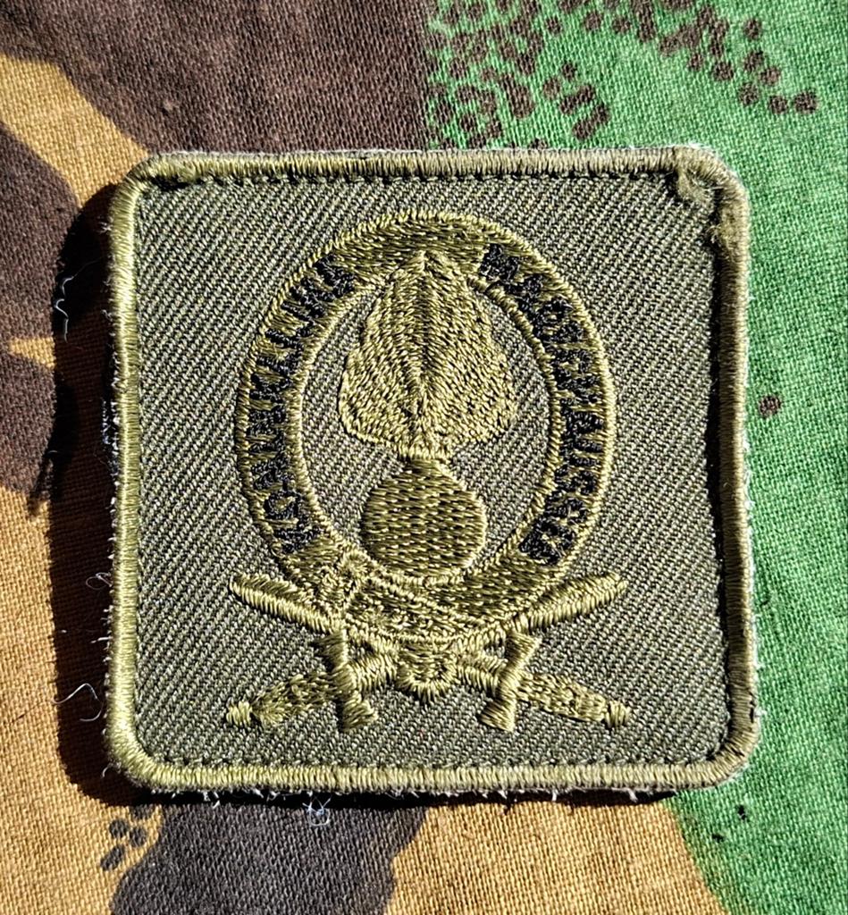 Borstembleem 5x5 Koninklijke Marechaussee, Ophalen of Verzenden, Marechaussee, Nederland, Embleem of Badge