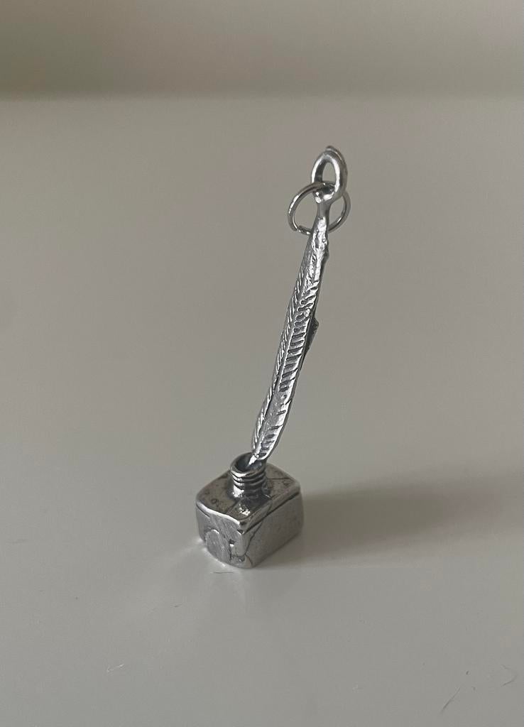 Zilveren hanger (of miniatuur) inktpot met veer, Ophalen of Verzenden, Zilver