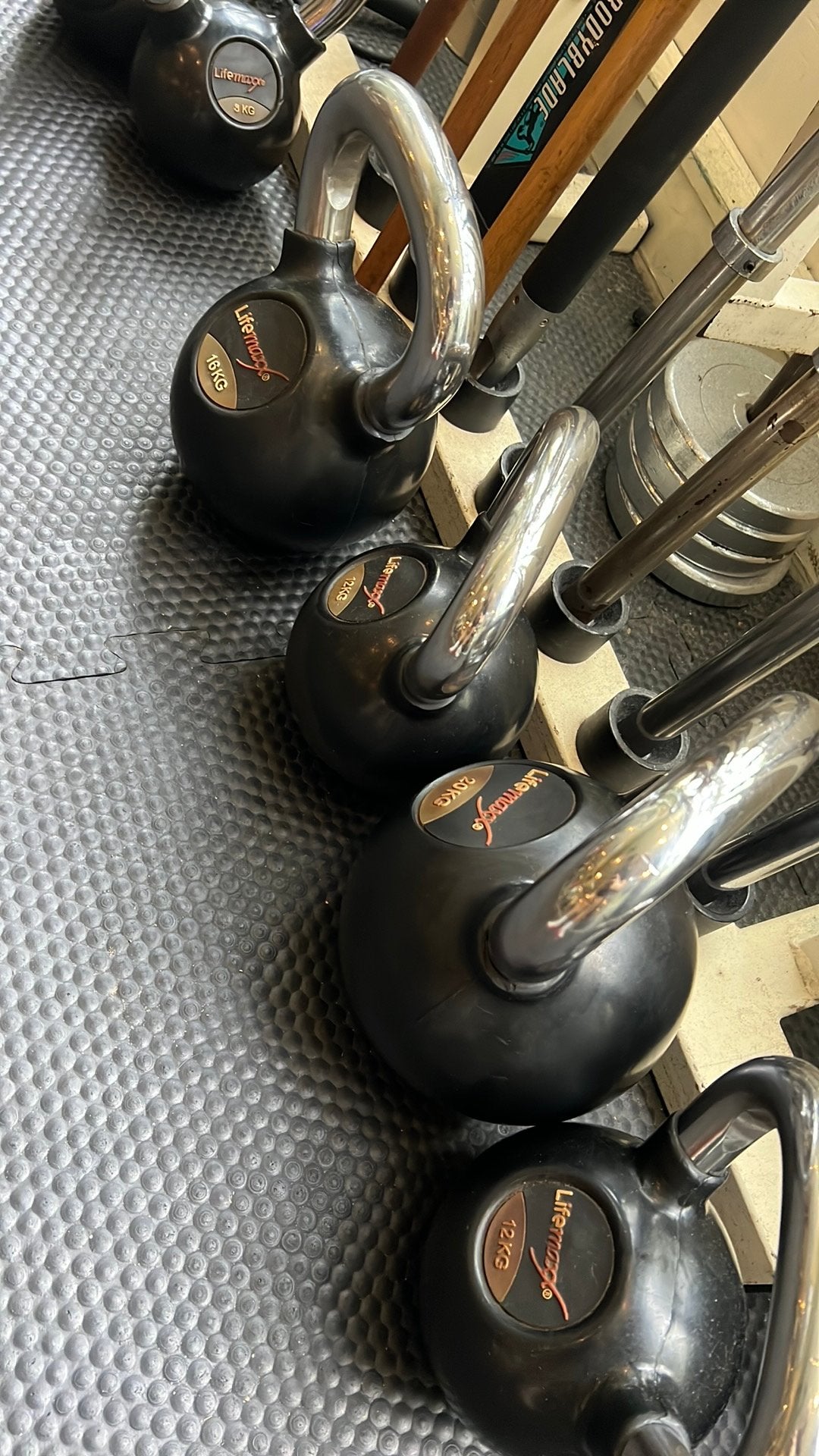 GEZOCHT! Kettlebell 20 kg & 24kg van lifemaxx, Sport en Fitness, Ophalen of Verzenden, Kettlebell