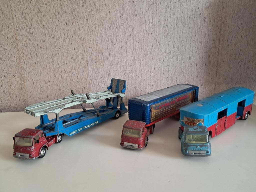 3 stuks Corgi Bedford., Hobby en Vrije tijd, Modelauto's | 1:50, Ophalen of Verzenden, Gebruikt, Bus of Vrachtwagen, Corgi
