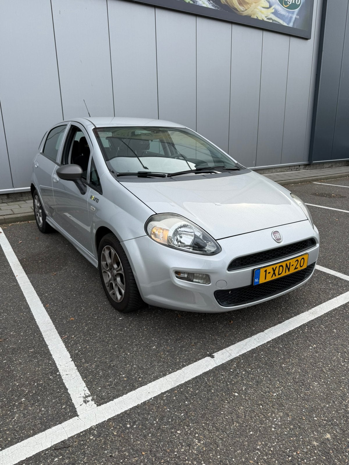Fiat Punto 0.9 Twinair 74KW 5DR 2014 Grijs, Auto's, Voorwielaandrijving, 100 pk, 49 €/maand, Origineel Nederlands