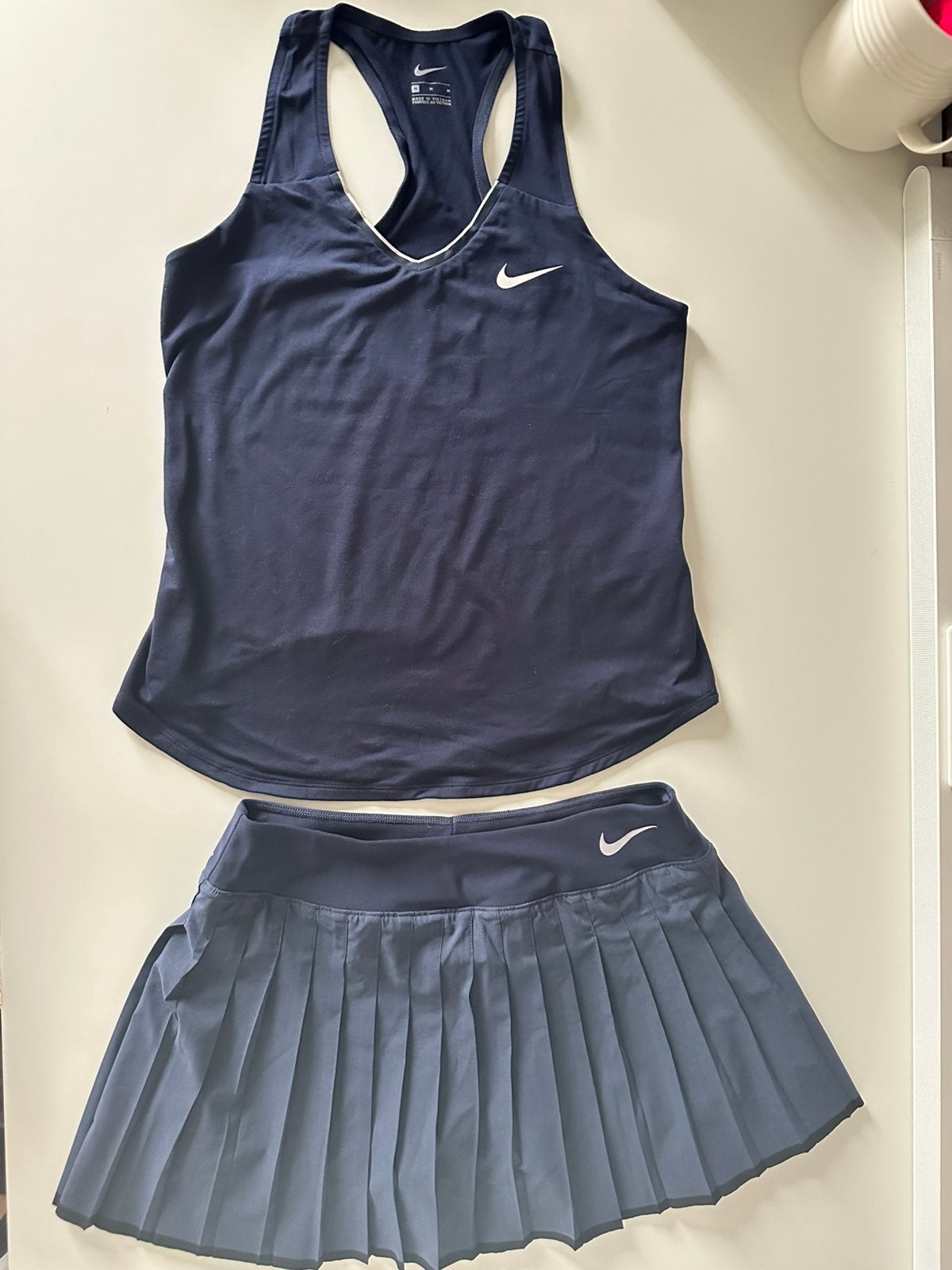 Tennissetje, plooirokje en top, maat M Nike, Kleding | Dames, Sportkleding, Ophalen of Verzenden, Zo goed als nieuw, Maat 38/40 (M)