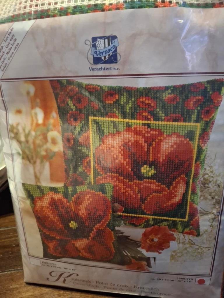 Kussen - klaproos, Ophalen of Verzenden, Nieuw, Borduurpakket