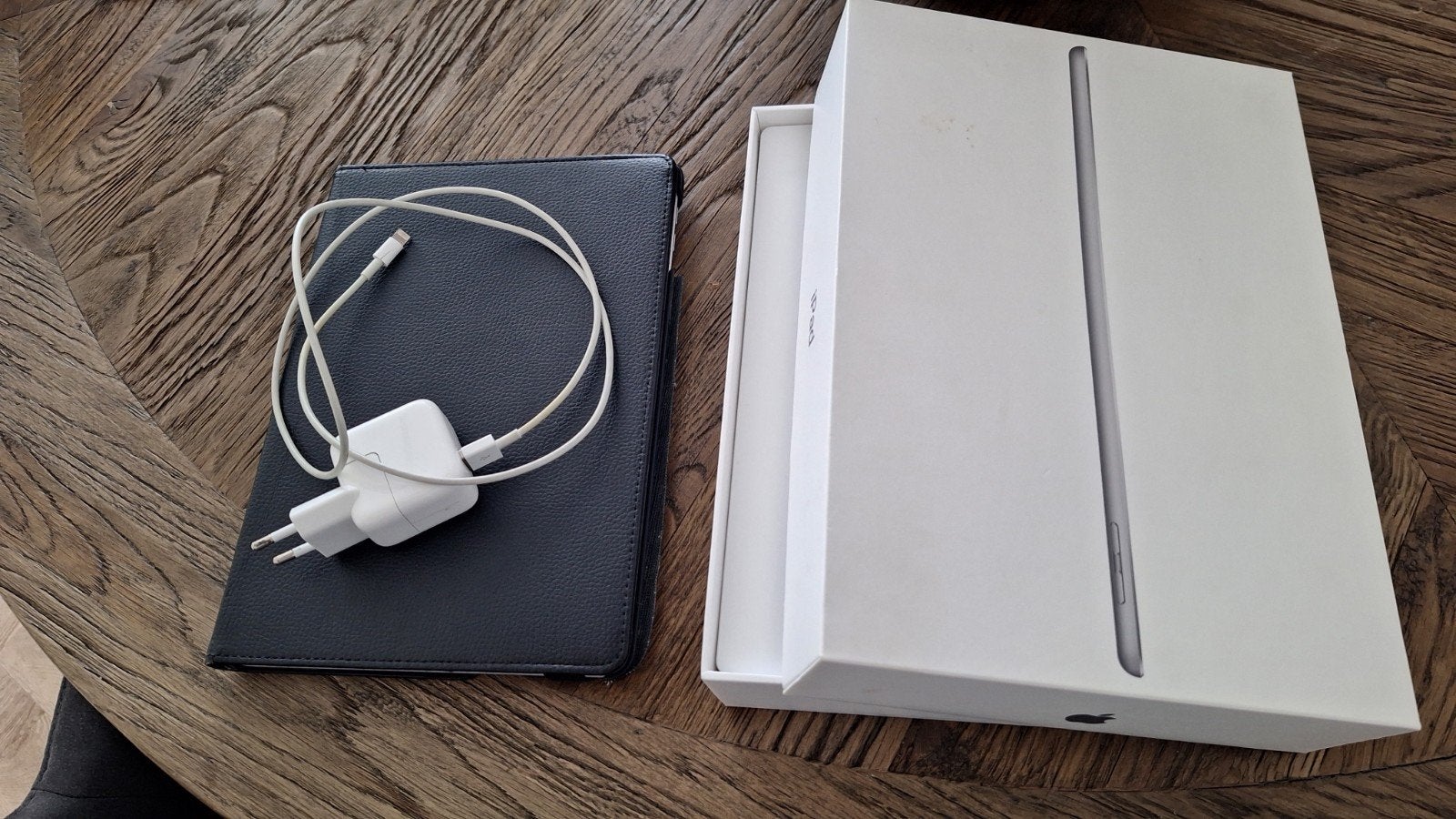 Apple iPad 32GB 5e generatie Wi-Fi Spacegrijs met hoes, Computers en Software, Apple iPads, 10 inch, 32 GB, Apple iPad, Ophalen of Verzenden