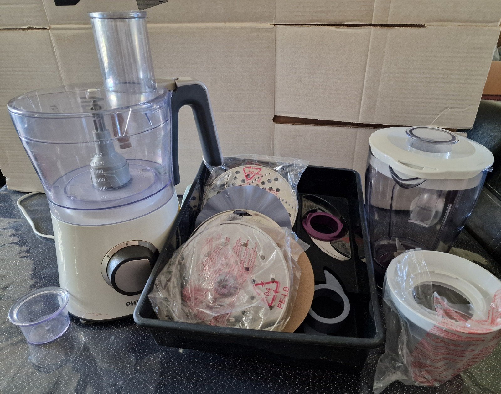 Philips Foodprocessor met veel accessoires, 2 snelheden, Ophalen of Verzenden, Zo goed als nieuw, 2 tot 3 liter