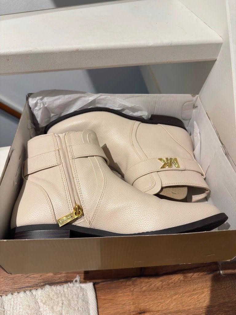 Michael Kors enkellaarsjes - Zo goed als nieuw, Ophalen, Michael Kors, Beige, Lage of Enkellaarzen