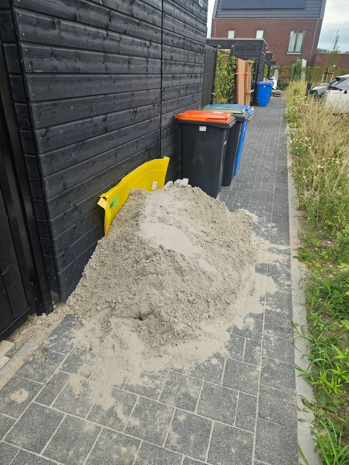 Ongeveer 1 kuub zand voor tuin of bestrating - zelf ophalen, Ophalen, Ophoogzand