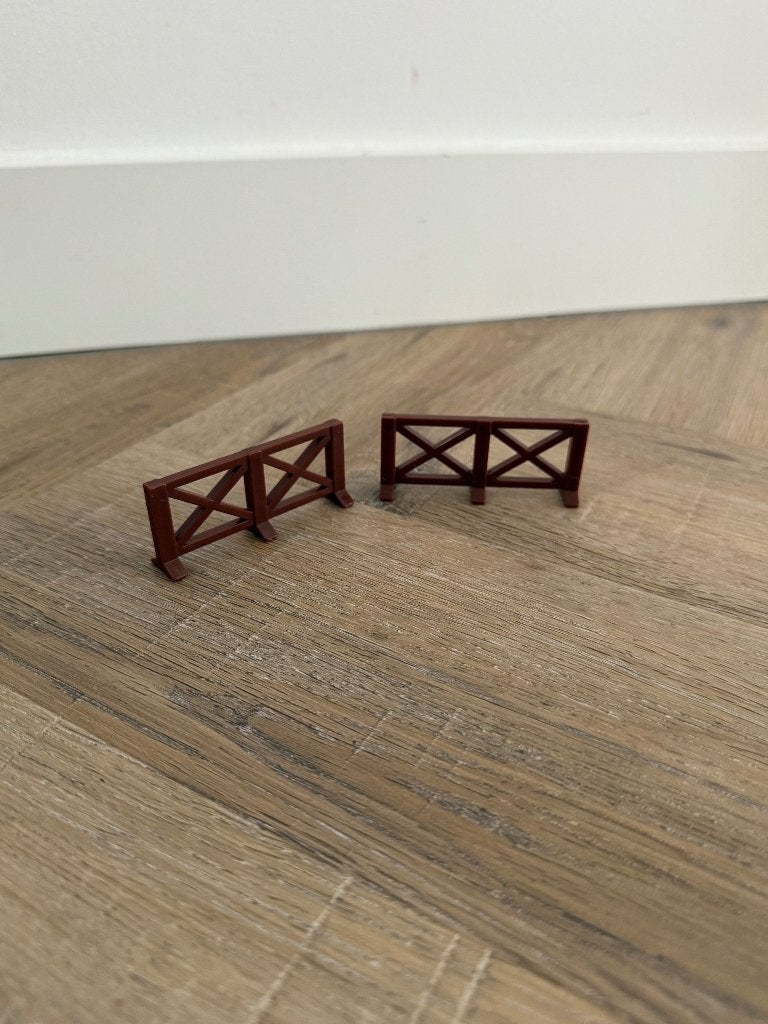 Heel goed 2x bruin Brio houten trein plastic hek 33719 set, Kinderen en Baby's, Ophalen of Verzenden, Zo goed als nieuw