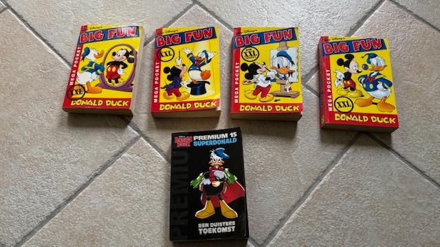 Donald Duck Mega Pocket XXL Big Fun 4,5,6 en 7 en Premium 15, Eén stripboek, Ophalen of Verzenden, Gelezen