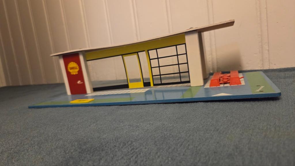 Oude houten speelgoed Shell garage benzinepomp, Verzenden, Gebruikt, Overige typen