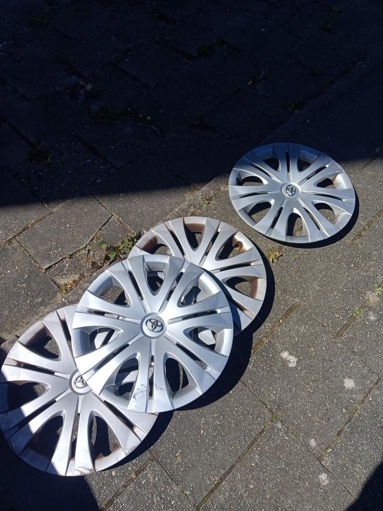 4 originele 16 inch wieldoppen Toyota Auris, Auto diversen, Wieldoppen, Ophalen of Verzenden, Gebruikt