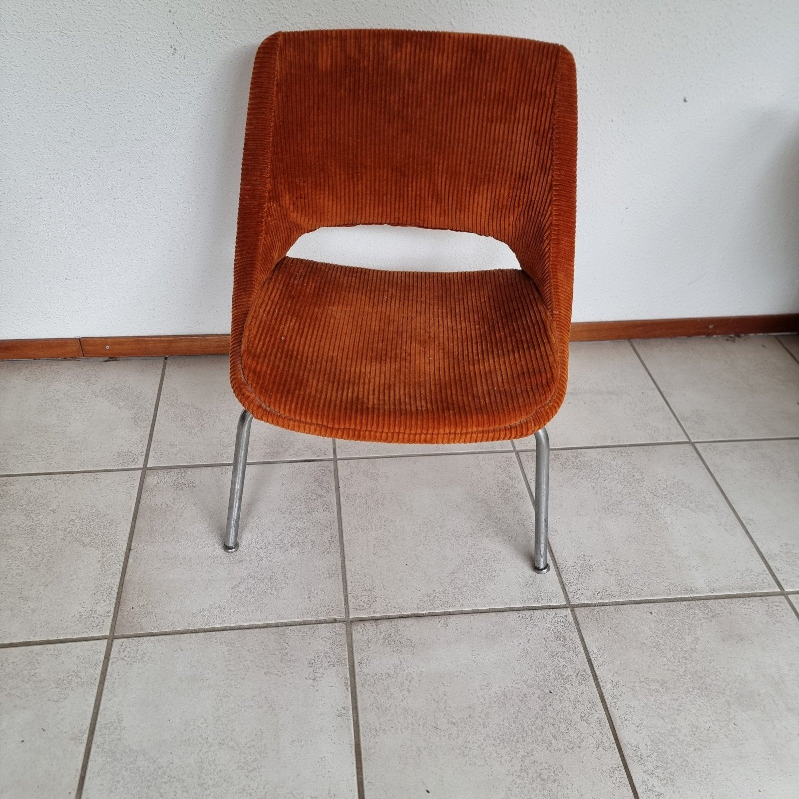 Vintage laag stoeltje met ribstof - heeft liefde nodig, Ophalen, Gebruikt, Overige kleuren, Vintage