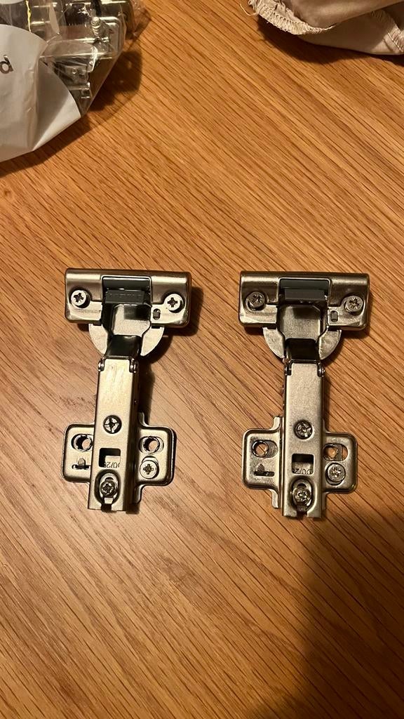 2x IKEA Utrusta Scharnier met Demper Soft-Close, Doe-het-zelf en Verbouw, Hang- en Sluitwerk, Nieuw, Scharnier, IJzer, Ophalen of Verzenden