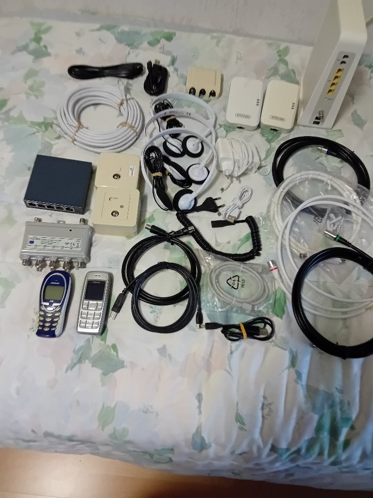 kabels ect, tv telefoon pc, Ophalen of Verzenden