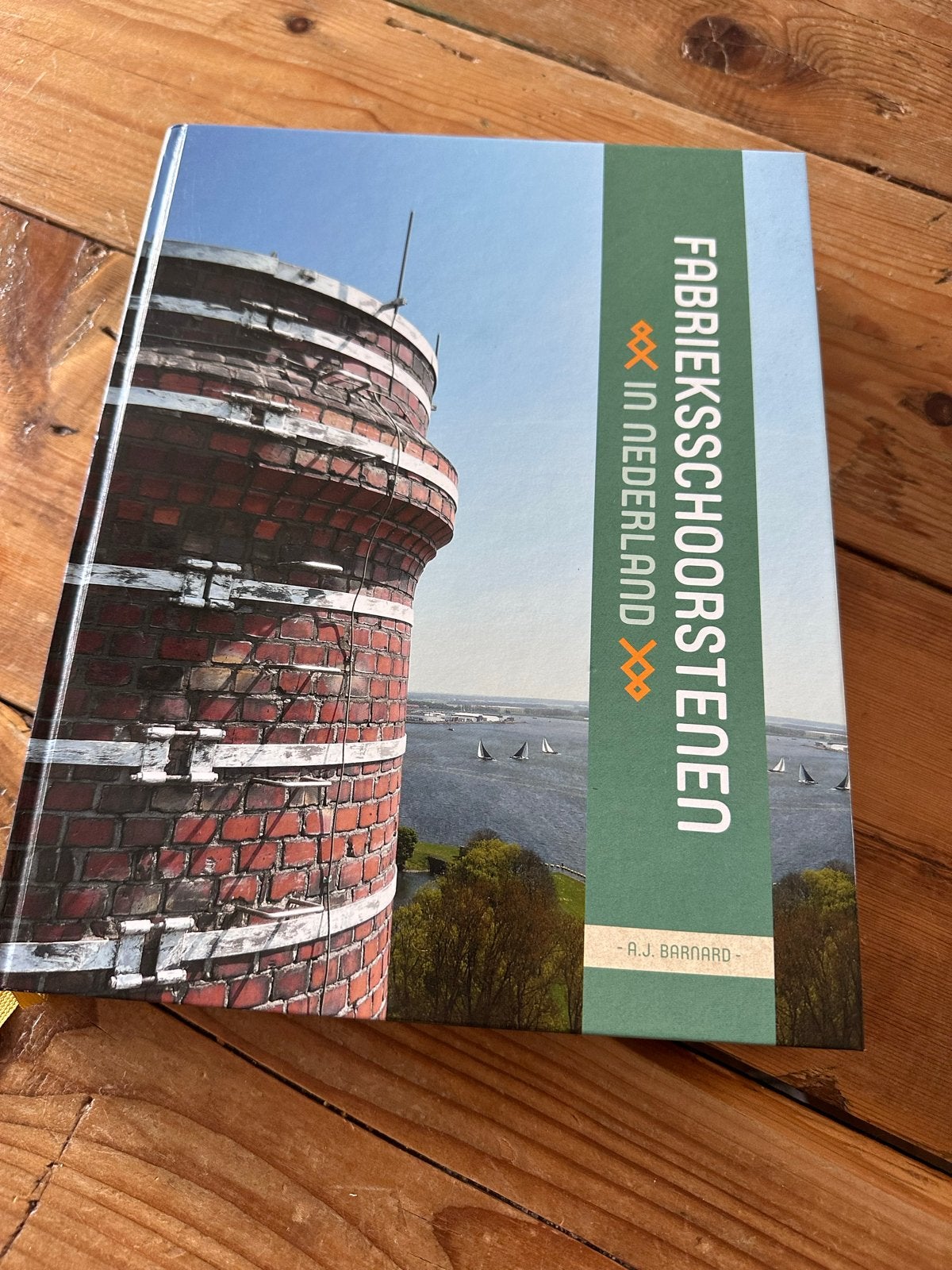 Fabrieksschoorstenen in Nederland - A.J. Barnard, Ophalen of Verzenden, Zo goed als nieuw, Overige onderwerpen