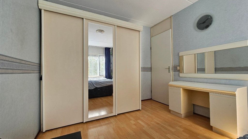 kleding kast, Ophalen, Met deur(en), Gebruikt, Strak wit