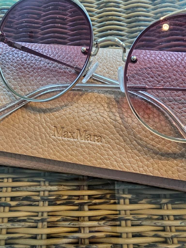 Max Mara prachtige ronde zonnebril in nieuwstaat (208 euro), Ophalen of Verzenden, Zo goed als nieuw, Zonnebril