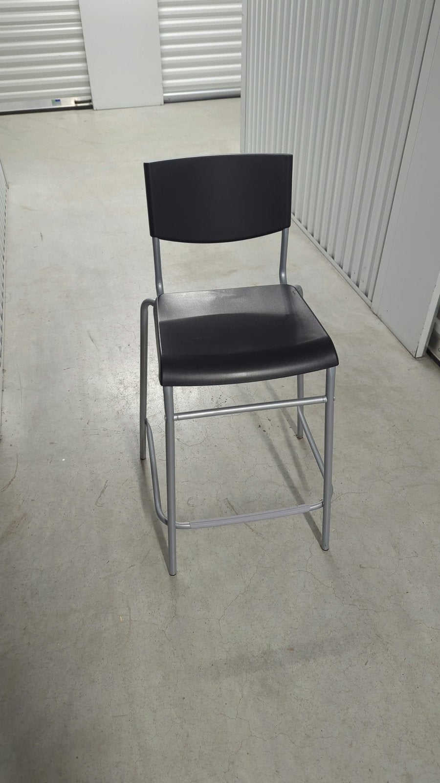 4 kunststof en metalen barkrukken, Ophalen, Kunststof, Gebruikt, 60 tot 90 cm