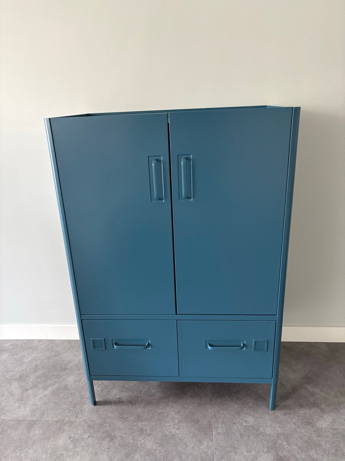 Ikea Idasen blauw metalen kast met lades en planken, Ophalen, Zo goed als nieuw