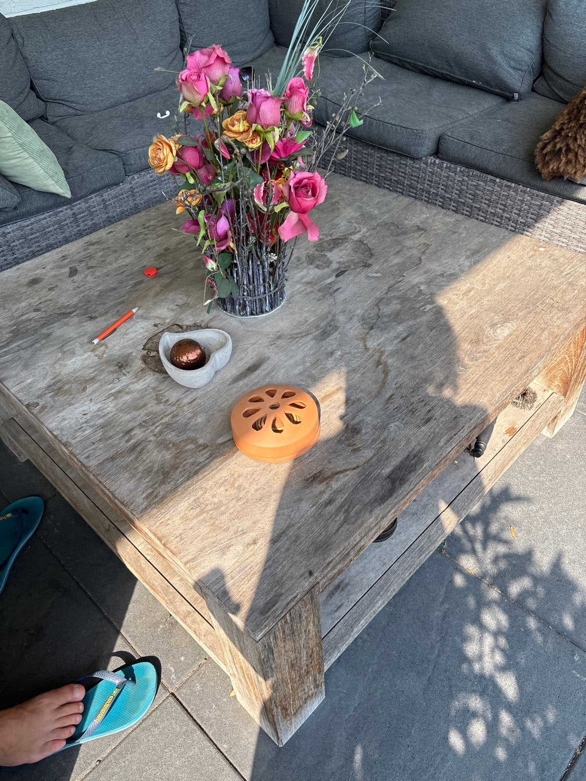 Robuuste houten salontafel met opbergruimte, Huis en Inrichting, Tafels | Salontafels, Gebruikt, 100 tot 150 cm, Vierkant, Ophalen of Verzenden