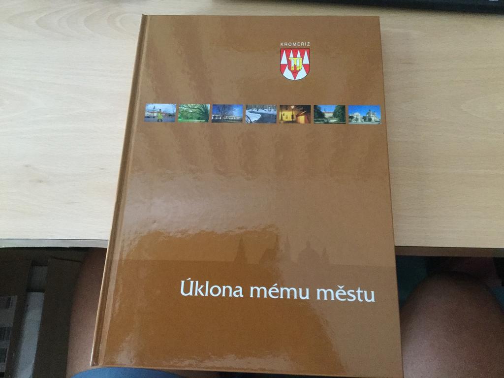 Prachtig zwaar boek over de Tsjechische stad Kromeriz., Ophalen of Verzenden, Zo goed als nieuw