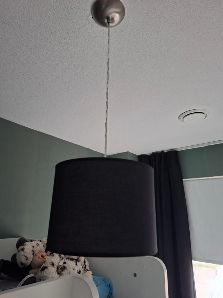 Zwarte hanglamp met stoffen kap, Huis en Inrichting, Lampen | Hanglampen, Gebruikt, Ophalen of Verzenden, Stof, 75 cm of meer