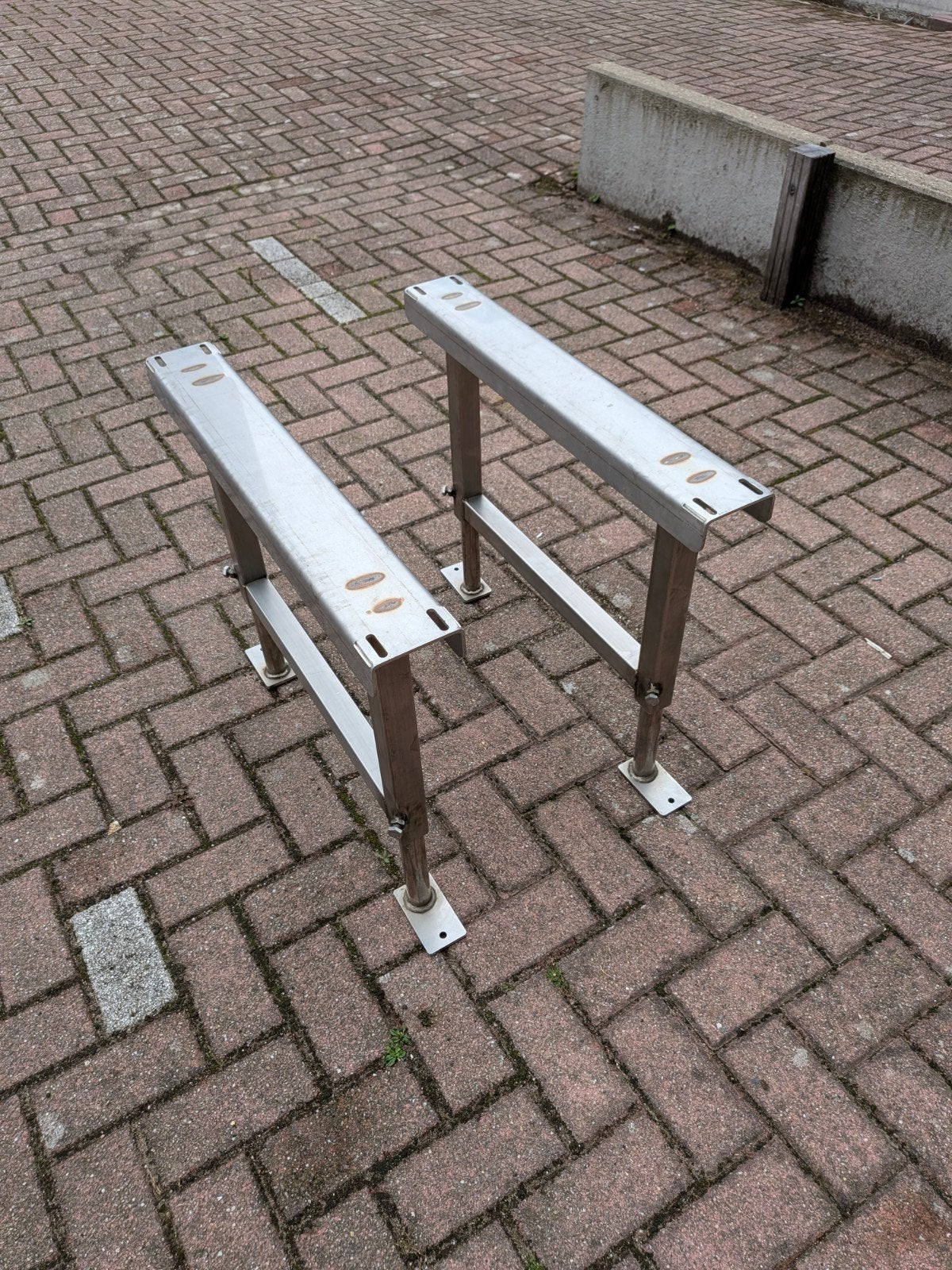 Twee robuuste metalen schragen/onderstellen, Doe-het-zelf en Verbouw, Werkbanken, Ophalen, Gebruikt, 70 tot 120 cm