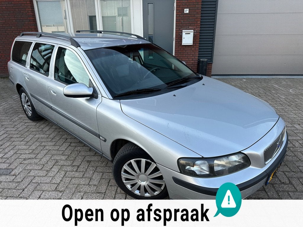 Volvo V70 2.4 / Leder / Airco / MF Stuur, Voorwielaandrijving, Met garantie (alle), Leder en Stof, 170 pk