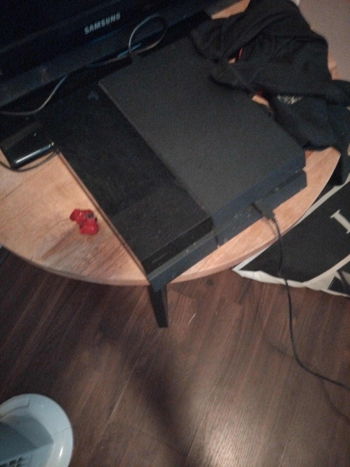 PS4 met GTA 5 en andere spellen (digitaal en op disc), Spelcomputers en Games, Ophalen, Gebruikt, Zwart, Met games