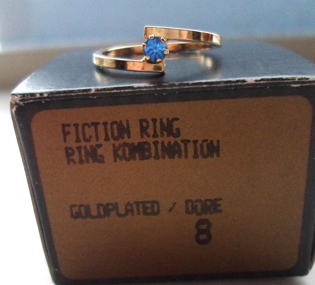 AVON Ring met saffier steen. Geboorte steen september, Nieuw, Ophalen of Verzenden, 17 tot 18, Dame of Heer