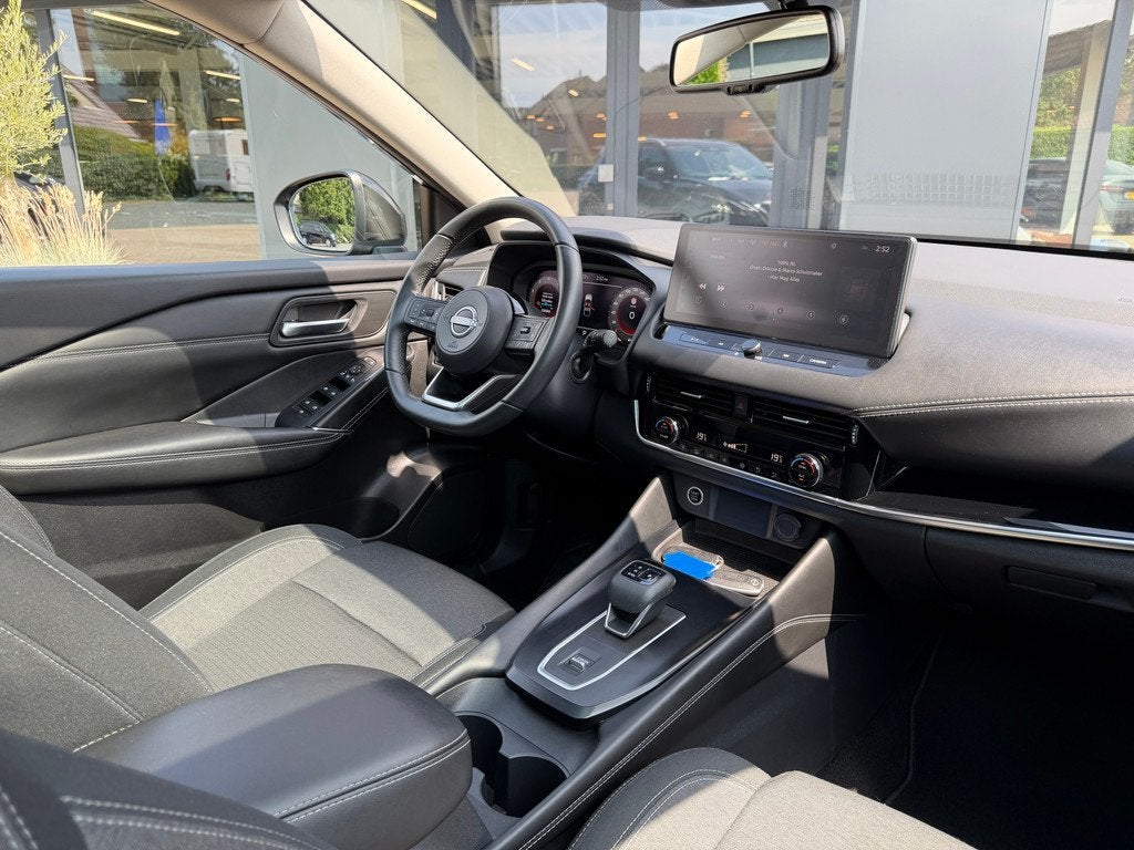 Nissan QASHQAI DIG-T 140 N-Connecta Pano-360 camera, Auto's, Gebruikt, 700 kg, Zwart, Origineel Nederlands