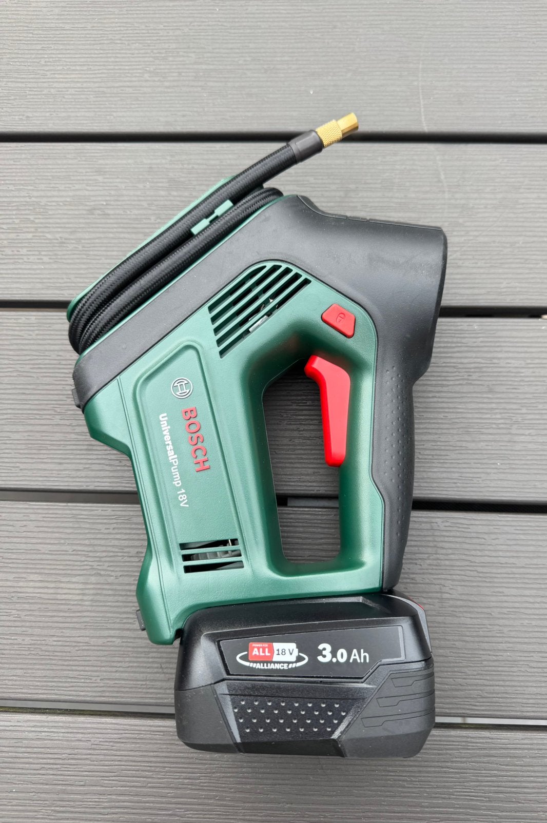 Bosch Accu pomp 18V Compleet met Accu + Lader + Tas, Ophalen of Verzenden, Zo goed als nieuw