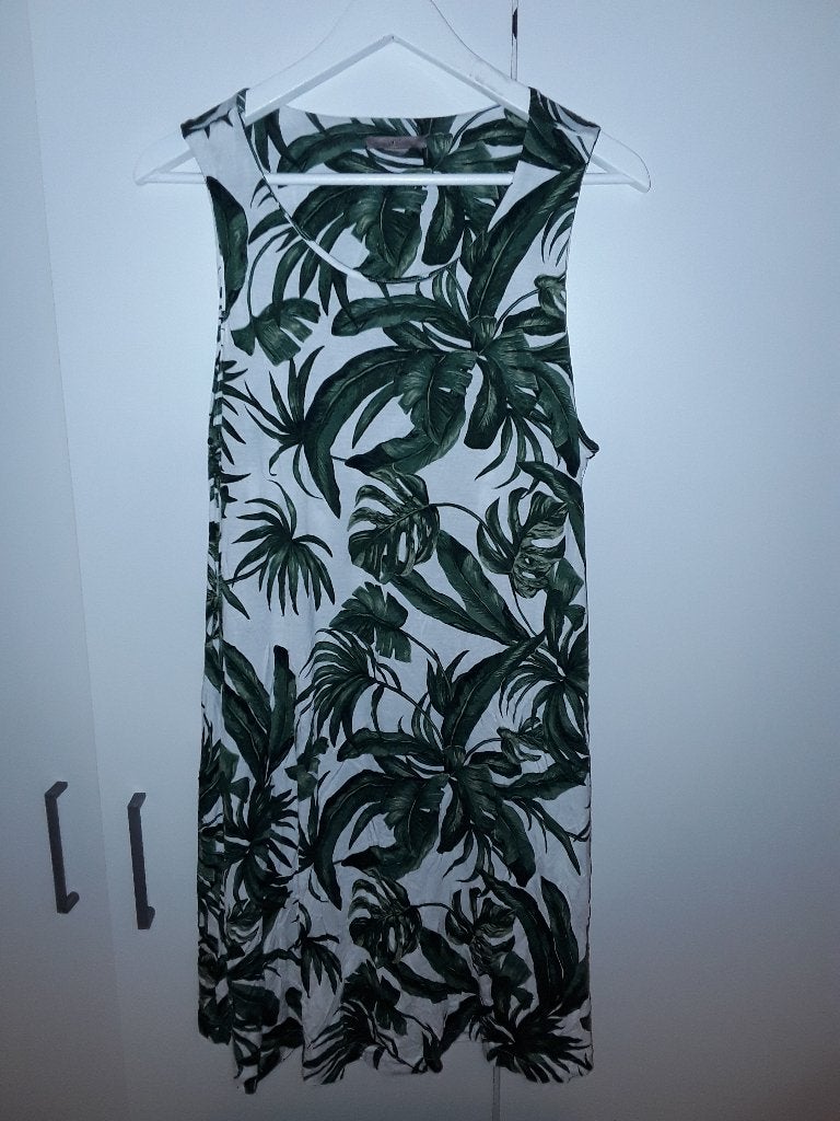 H&M+ Groen/Witte Jurk Met Bladprint Maat 2XL, Kleding | Dames, H&M, Jurk, Ophalen of Verzenden, Zo goed als nieuw