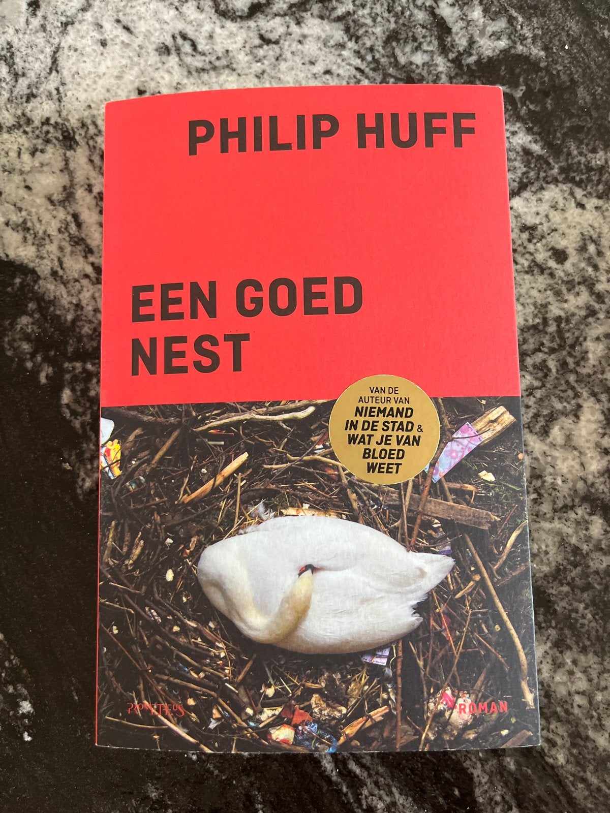 Een Goed Nest - Philip Huff (Roman), Ophalen of Verzenden, Zo goed als nieuw, Nederland