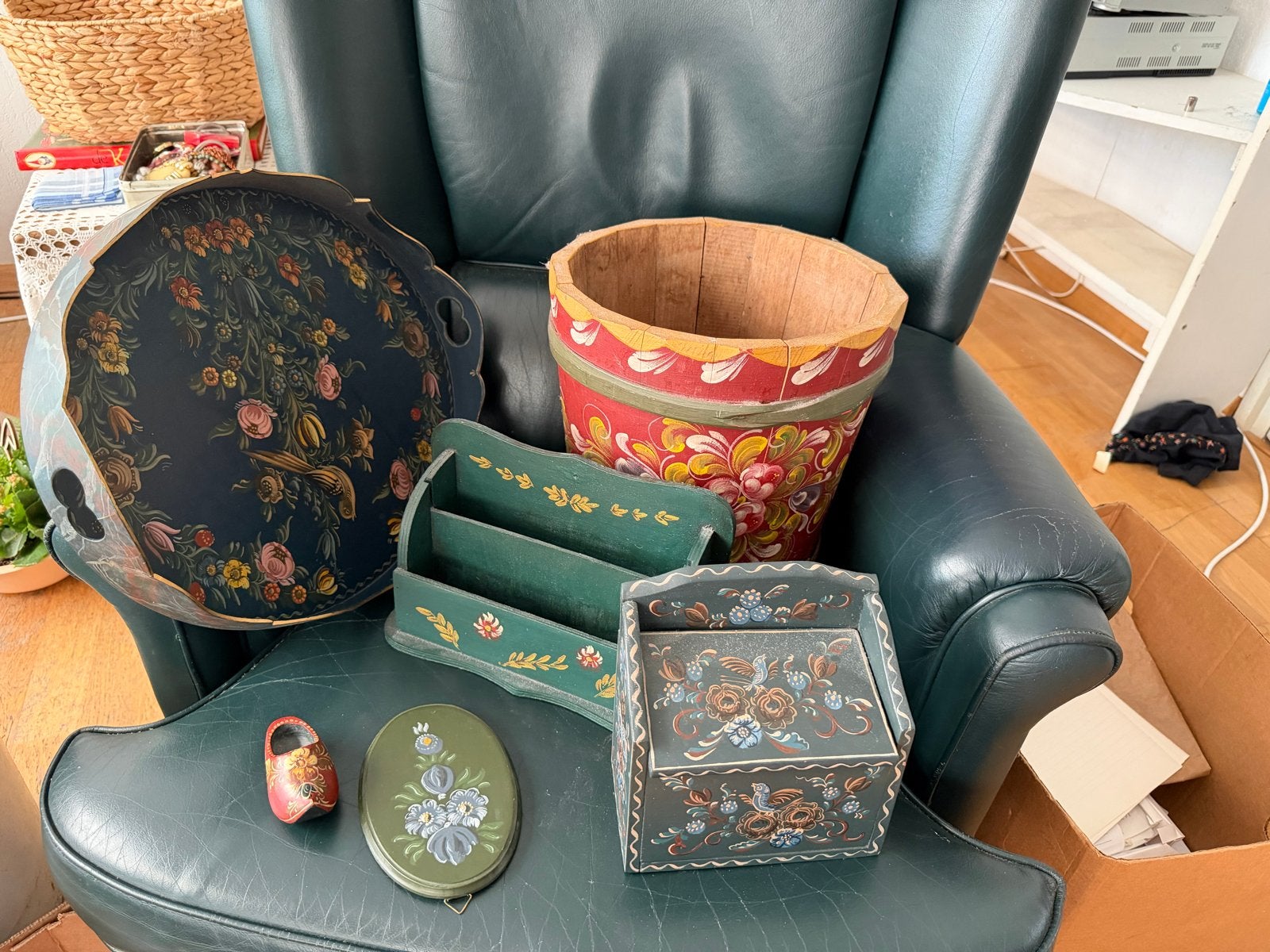 Hindelopen Set van handgeschilderde houten decoraties, Ophalen
