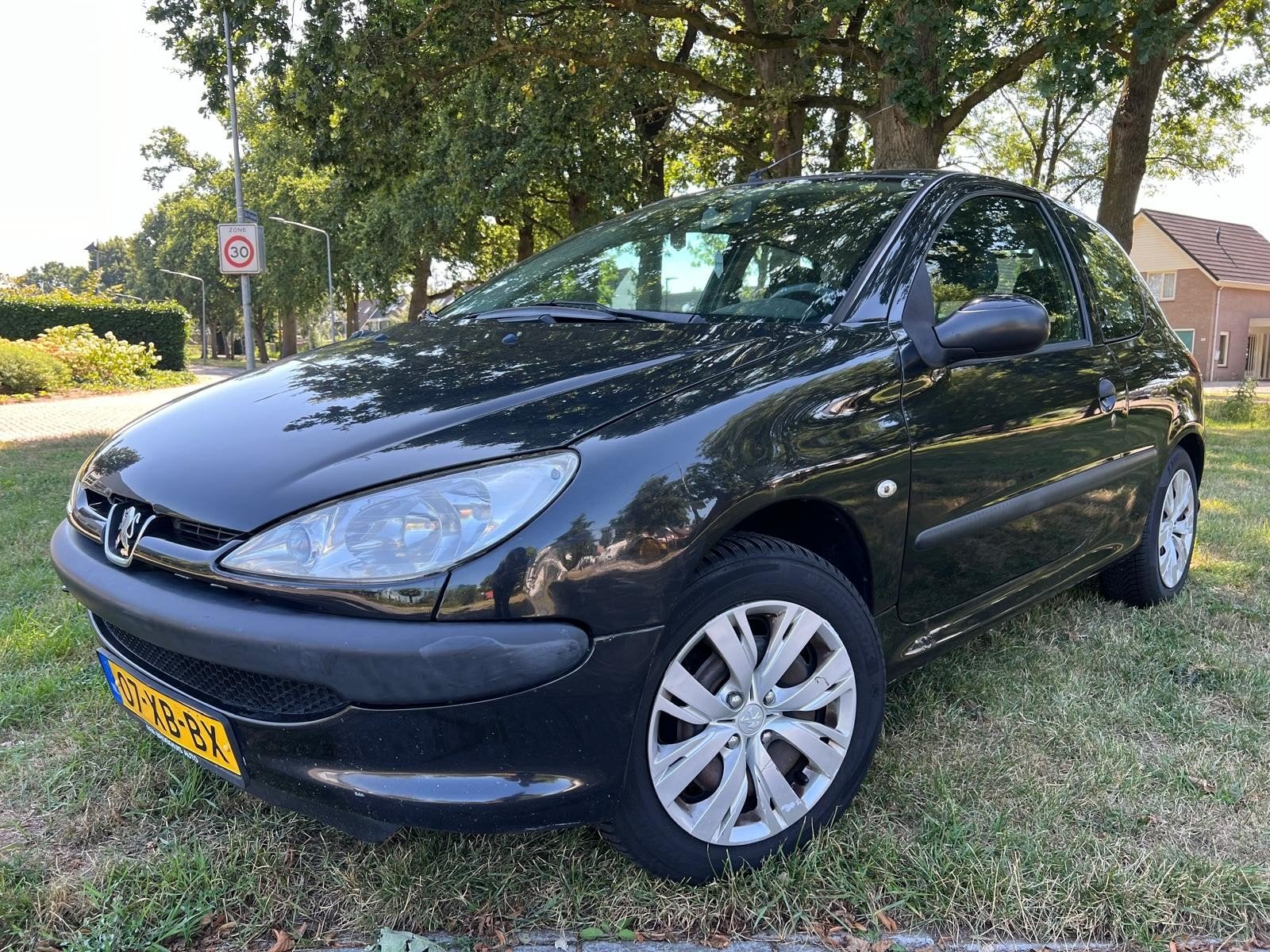 Peugeot 206 1.4 3D 2007 Zwart, nieuwe APK!!, Auto's, Peugeot, Voorwielaandrijving, 31 €/maand, 4 cilinders, Zwart