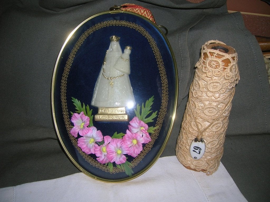wandhanger met bol glas N.D. de Montaigu OLV Scherpenheuvel, Antiek en Kunst, Ophalen of Verzenden