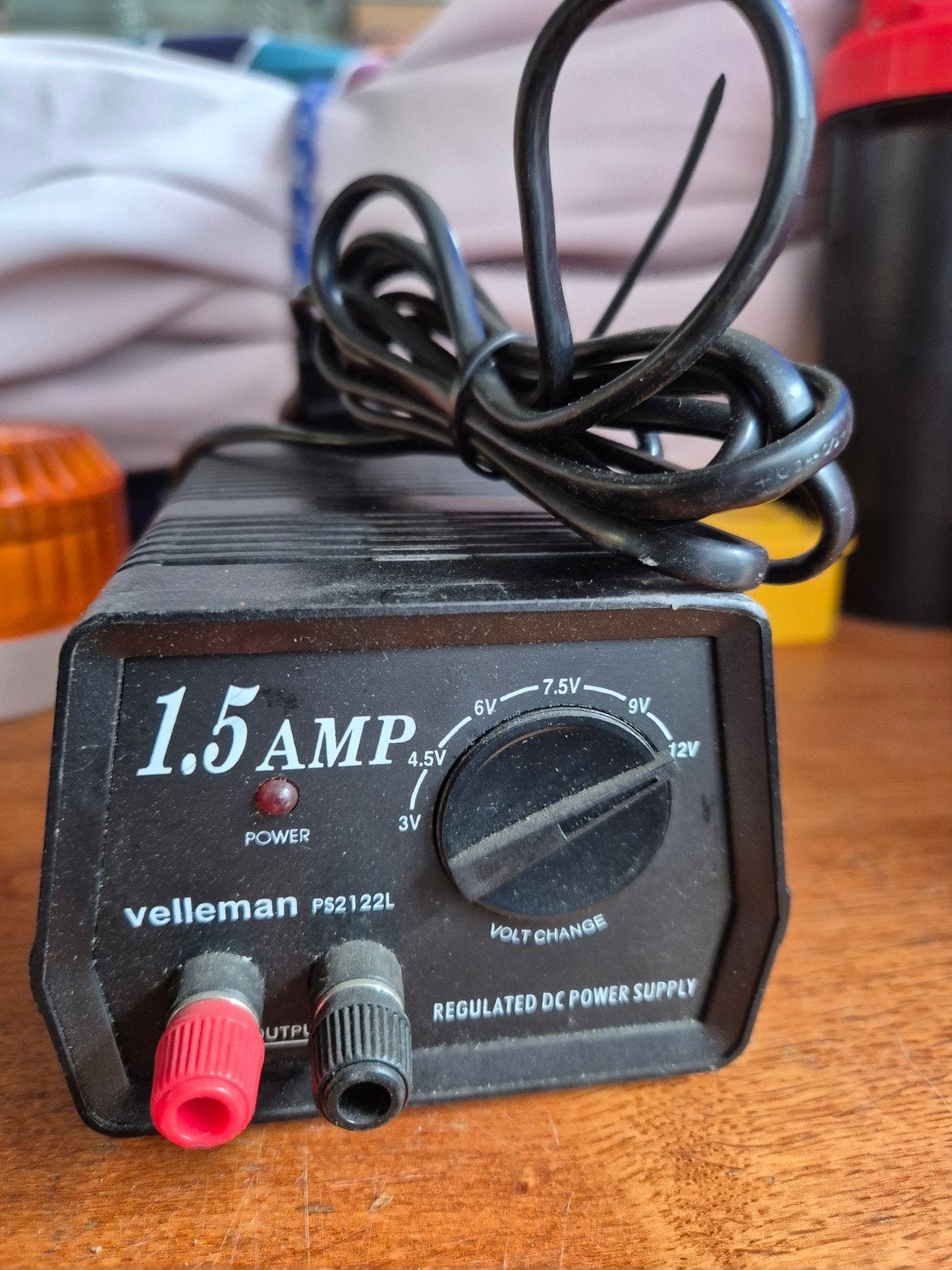 Velleman PS2122L Gereguleerde DC Voeding 1.5 AMP, Ophalen, Gebruikt