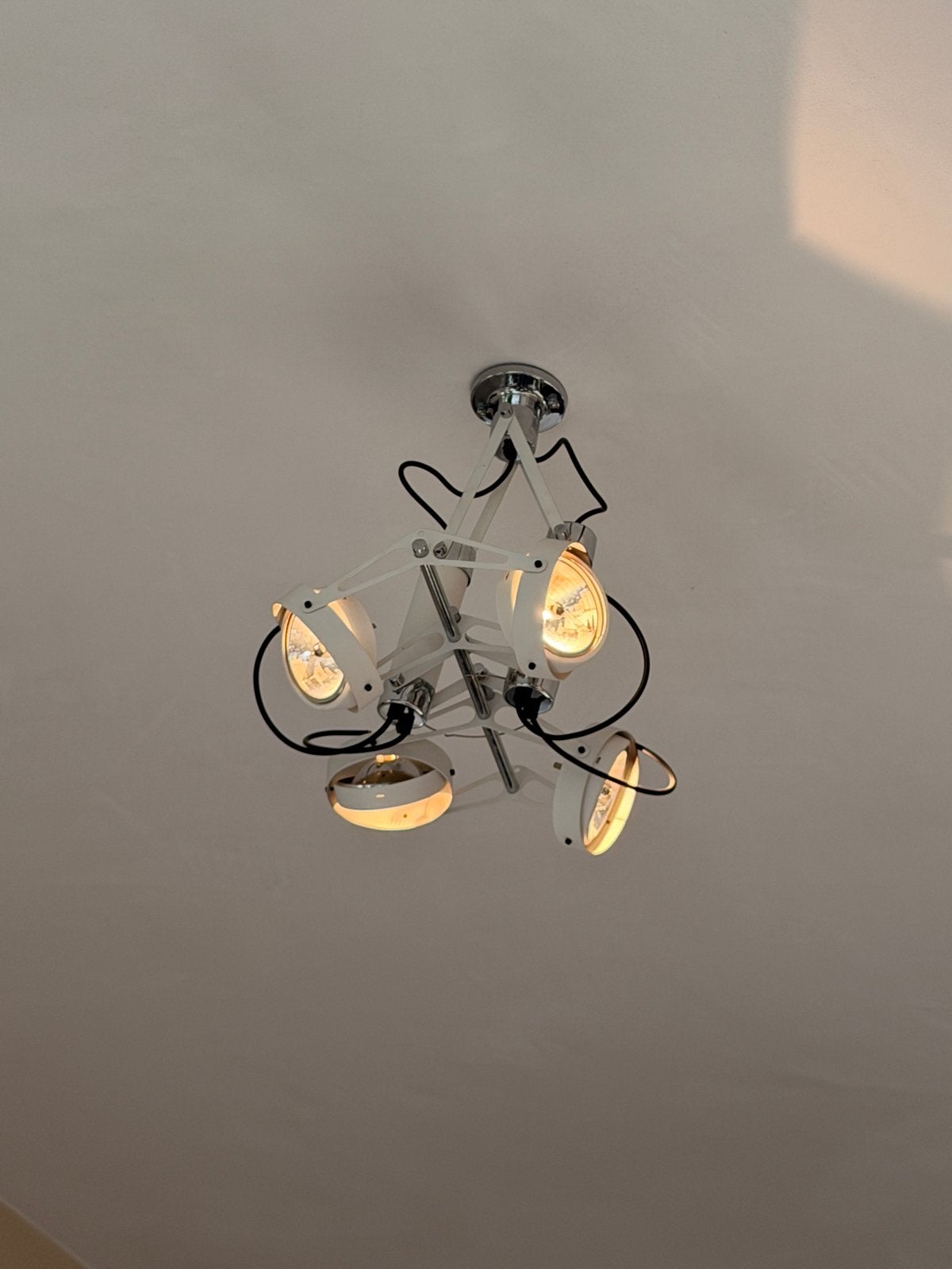 Moderne plafondlamp met verstelbare spots, Huis en Inrichting, Ophalen of Verzenden, Zo goed als nieuw, Metaal