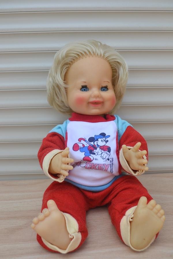 Mooie schildpad jongentje -pop met originele kleding NR 8778, Ophalen of Verzenden, Zo goed als nieuw, Pop