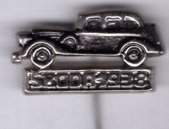SKODA 1938 zilverkleurig oldtimer auto speldje ( D_031), Ophalen of Verzenden, Zo goed als nieuw, Transport, Speldje of Pin