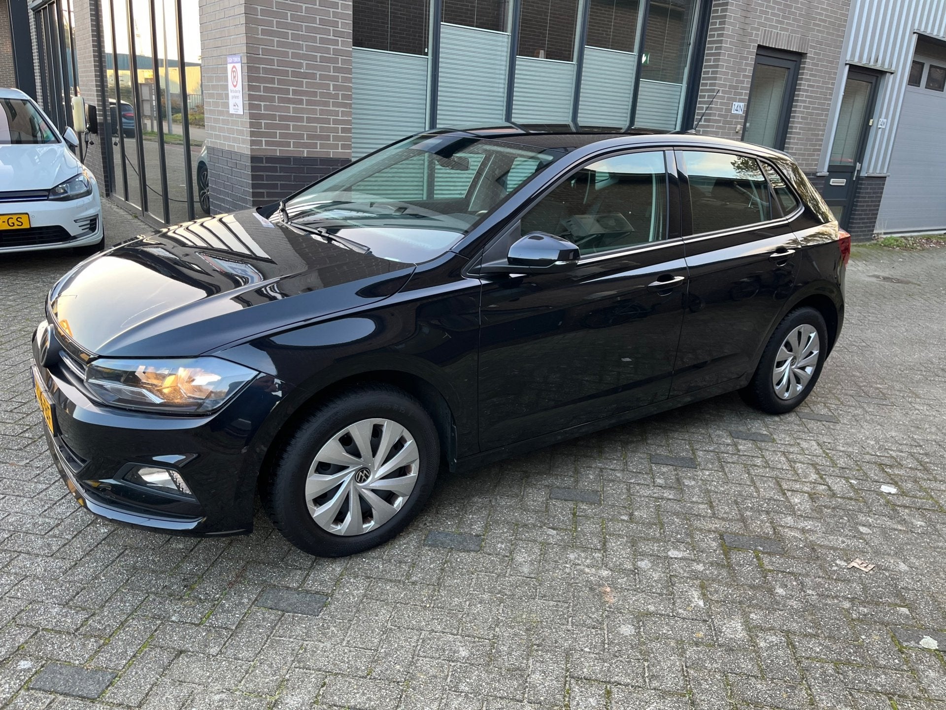Volkswagen Polo 1.0 MPI Comfortline! 142 DKM! CARplay!, Auto's, Voorwielaandrijving, Stof, Euro 6, Zwart