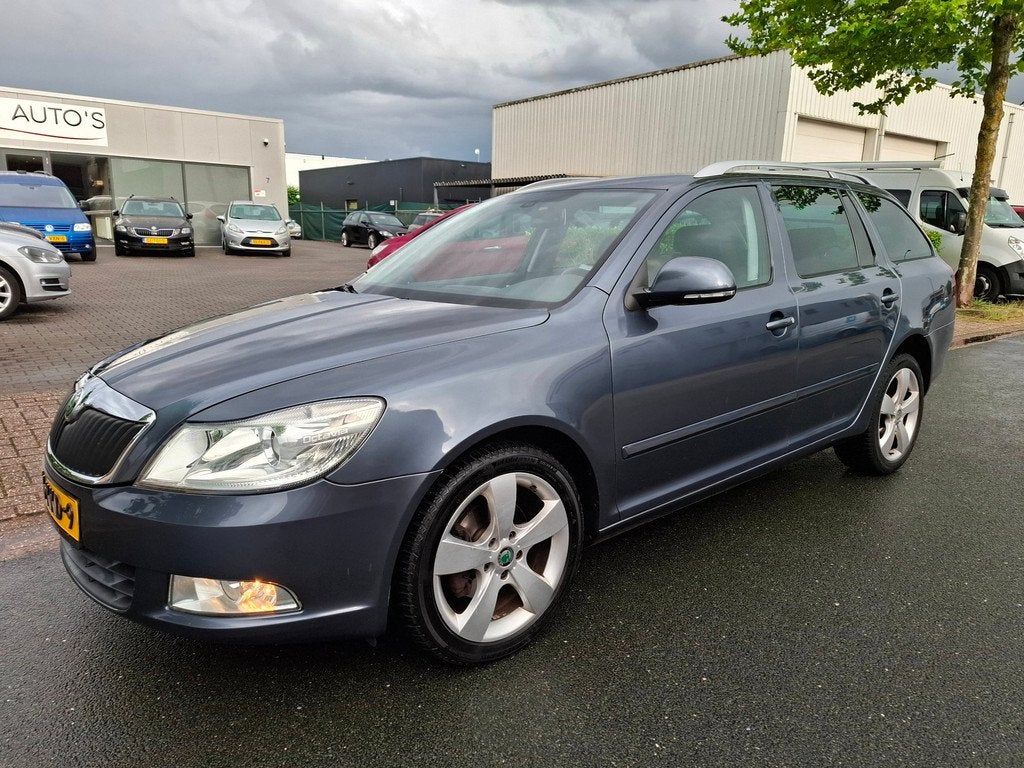 Skoda Octavia Combi 1.8 TSI Elegance LPG-G3/AUTOMAAT/LEDER!, Auto's, Skoda, Euro 5, 15 km/l, Gebruikt, Zwart