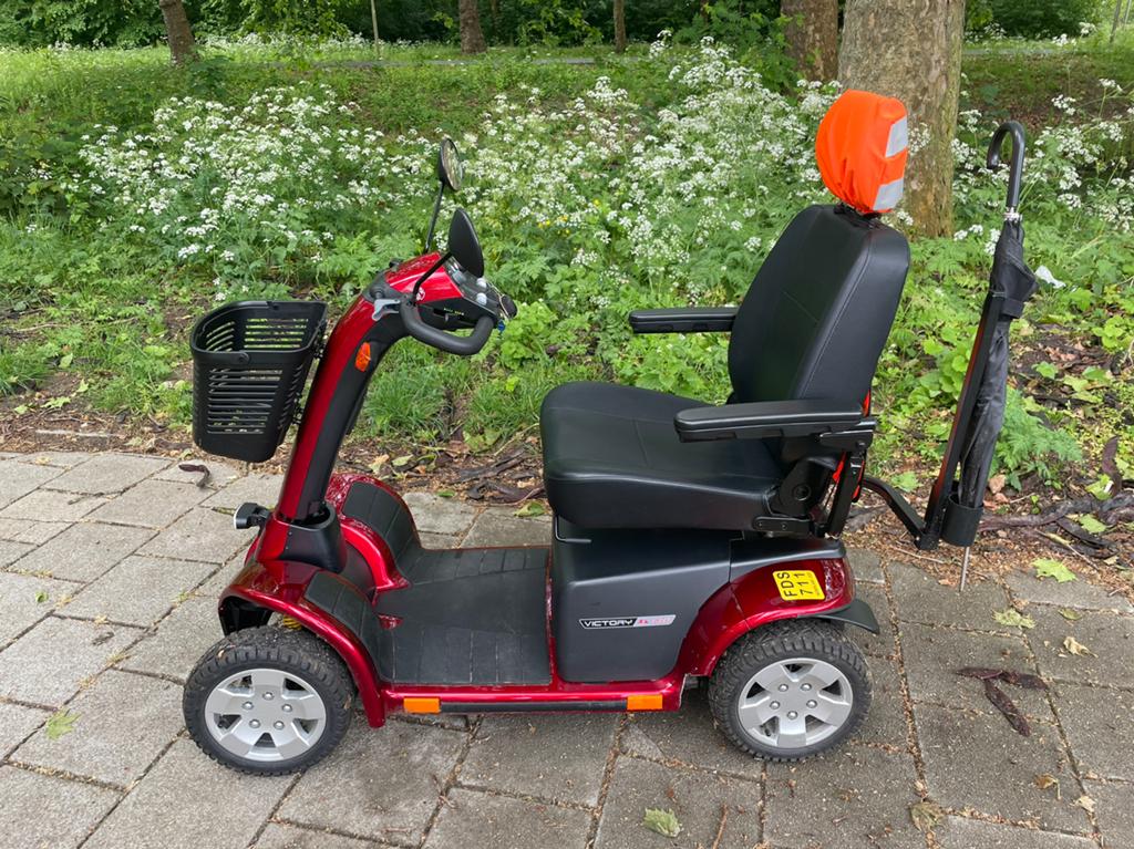 Pride Deluxe XL130 rood, Pride, Ophalen of Verzenden, Zo goed als nieuw, 16 km/u of meer